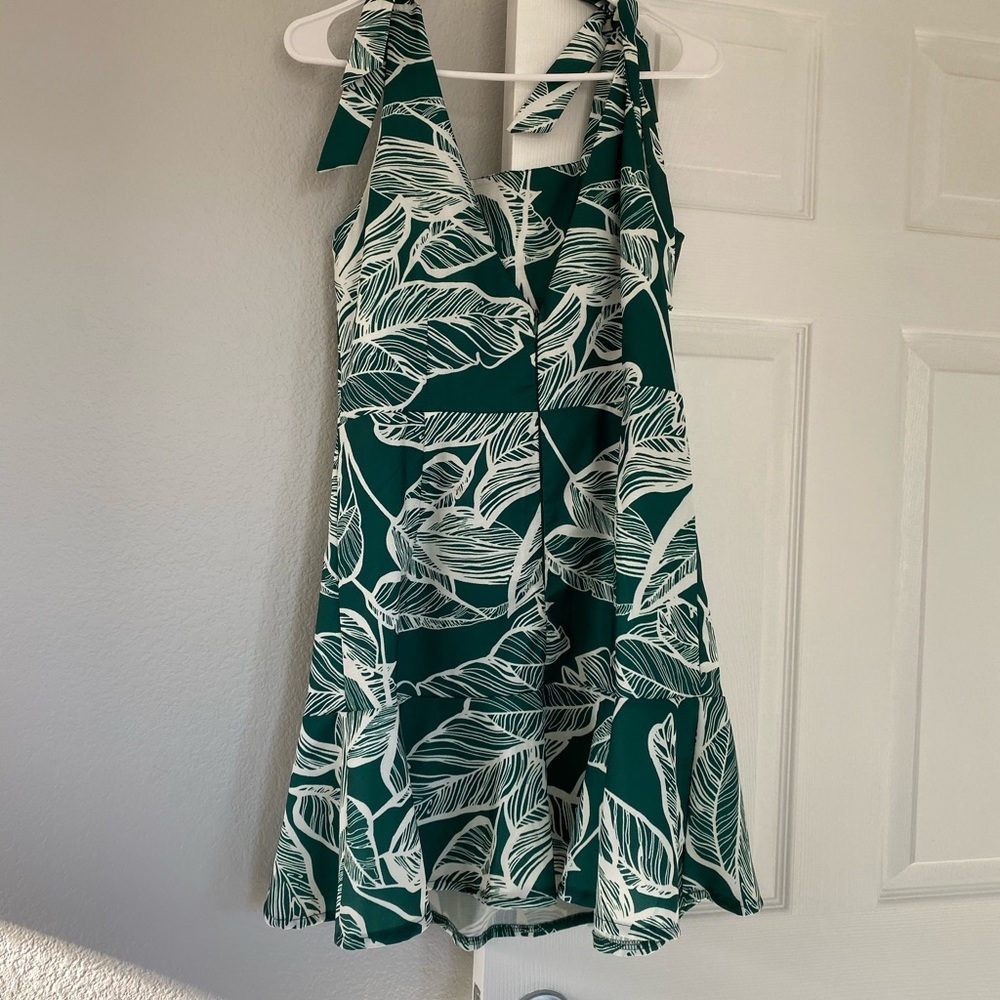 GREEN LEAF PRINT SUMMER DRESS SIZE L